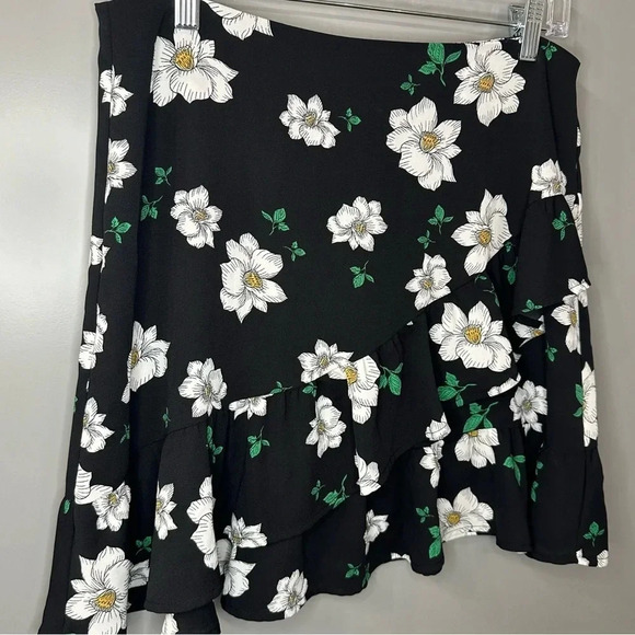 Bar III Skirt Women's Ruffled Floral Print Mini Skirt Black Size 8 - Picture 7 of 8